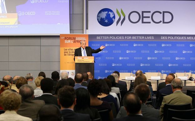 Los trabajos &quot;poco productivos&quot; estrían estancando los salarios del planeta